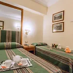 Отель Raeli Lux