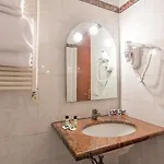 Raeli Lux Отель 4*