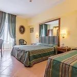 Отель Raeli Lux 4*