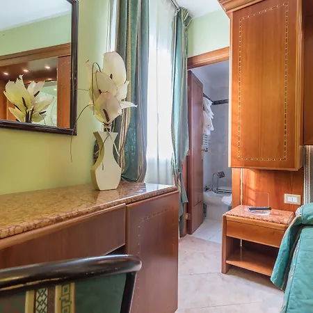 Raeli Lux 4* Рим