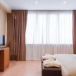 Raeli Lux 4*