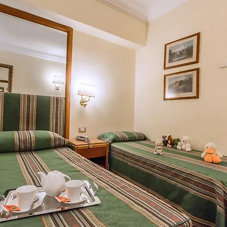 Otel Raeli Lux