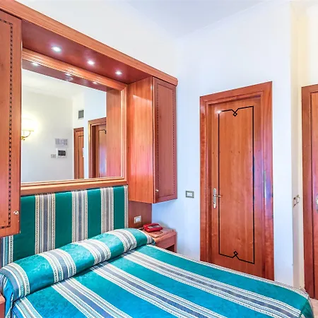 Raeli Lux 4* Roma