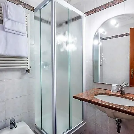 Raeli Lux Hotel