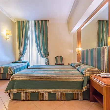 فندق Raeli Lux 4*