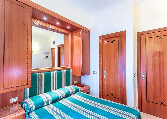 Raeli Lux 4* روما