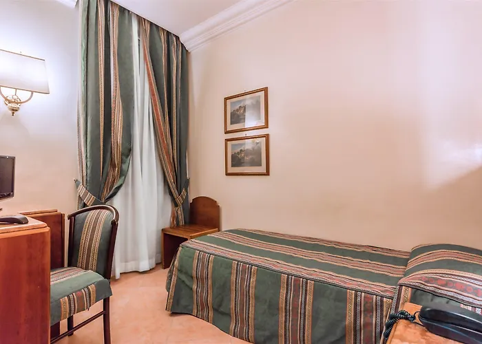 Raeli Lux 4* روما