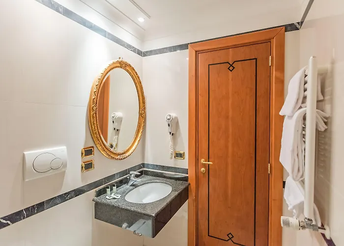 Raeli Lux 4* روما