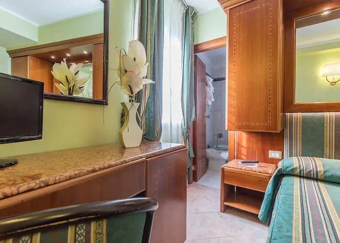 Raeli Lux 4* روما