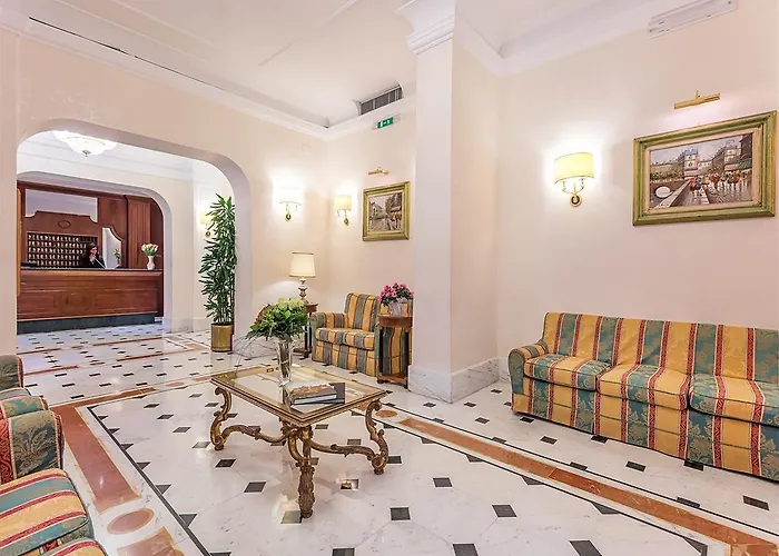 Raeli Lux فندق 4*