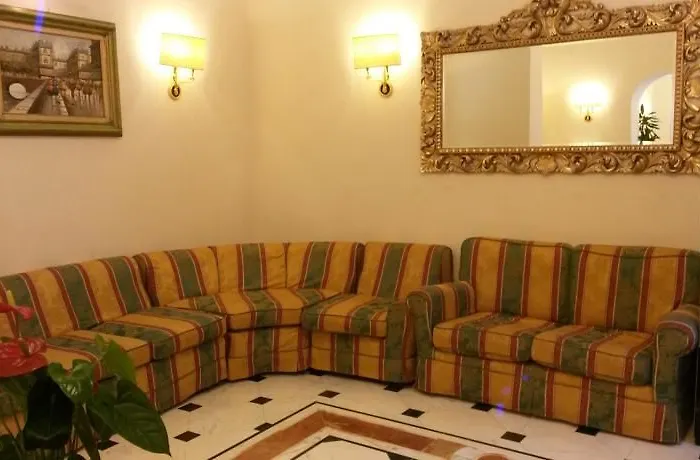 فندق Raeli Lux 4*