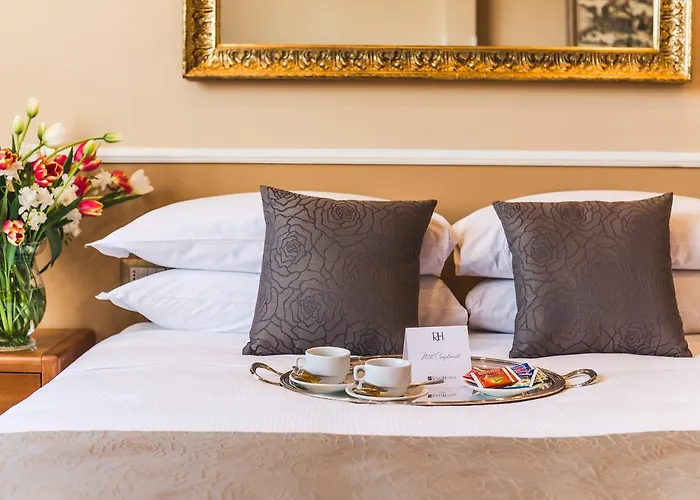 فندق Raeli Lux 4*