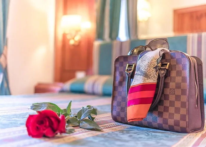 Raeli Lux فندق 4*